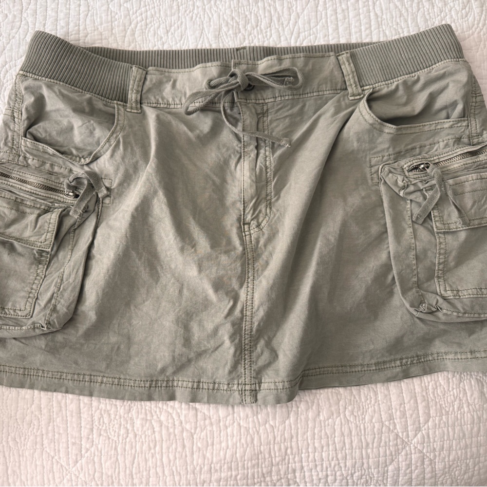 American Eagle Outfitters Sage Cargo Shorts